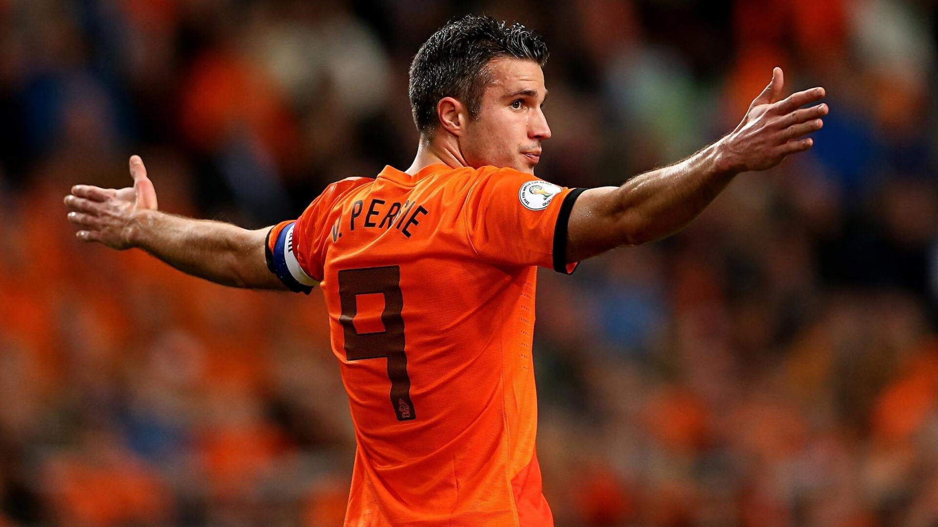 九游-纽卡斯尔联球迷狂欢，团队士气高涨，纽卡斯尔联足球队